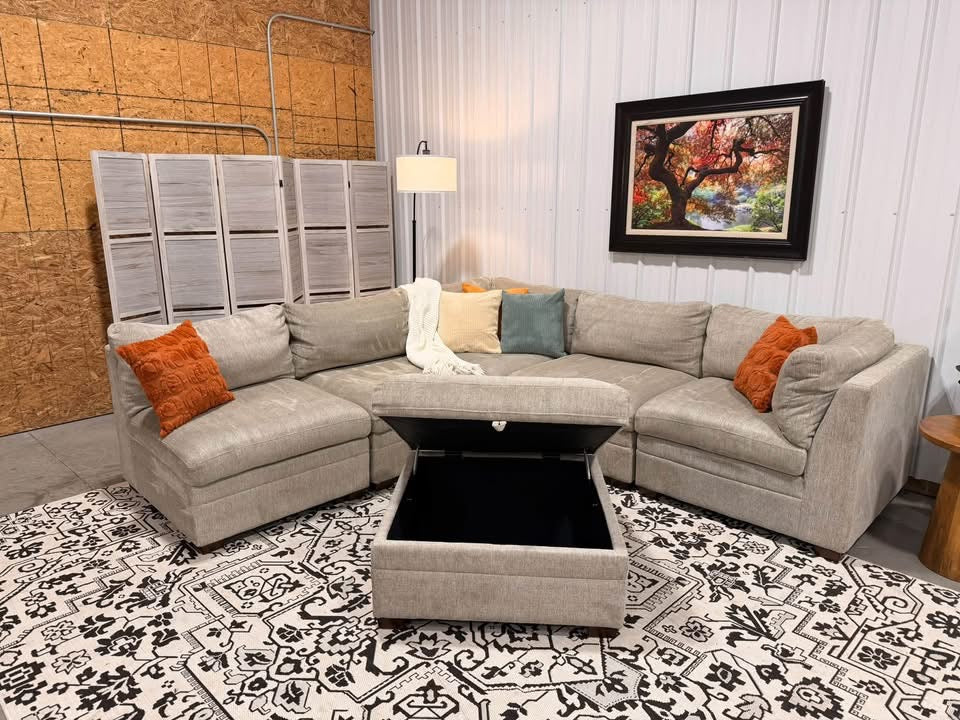 5 Piece Thomasville Tisdale Modular Sectional + Storage Ottoman