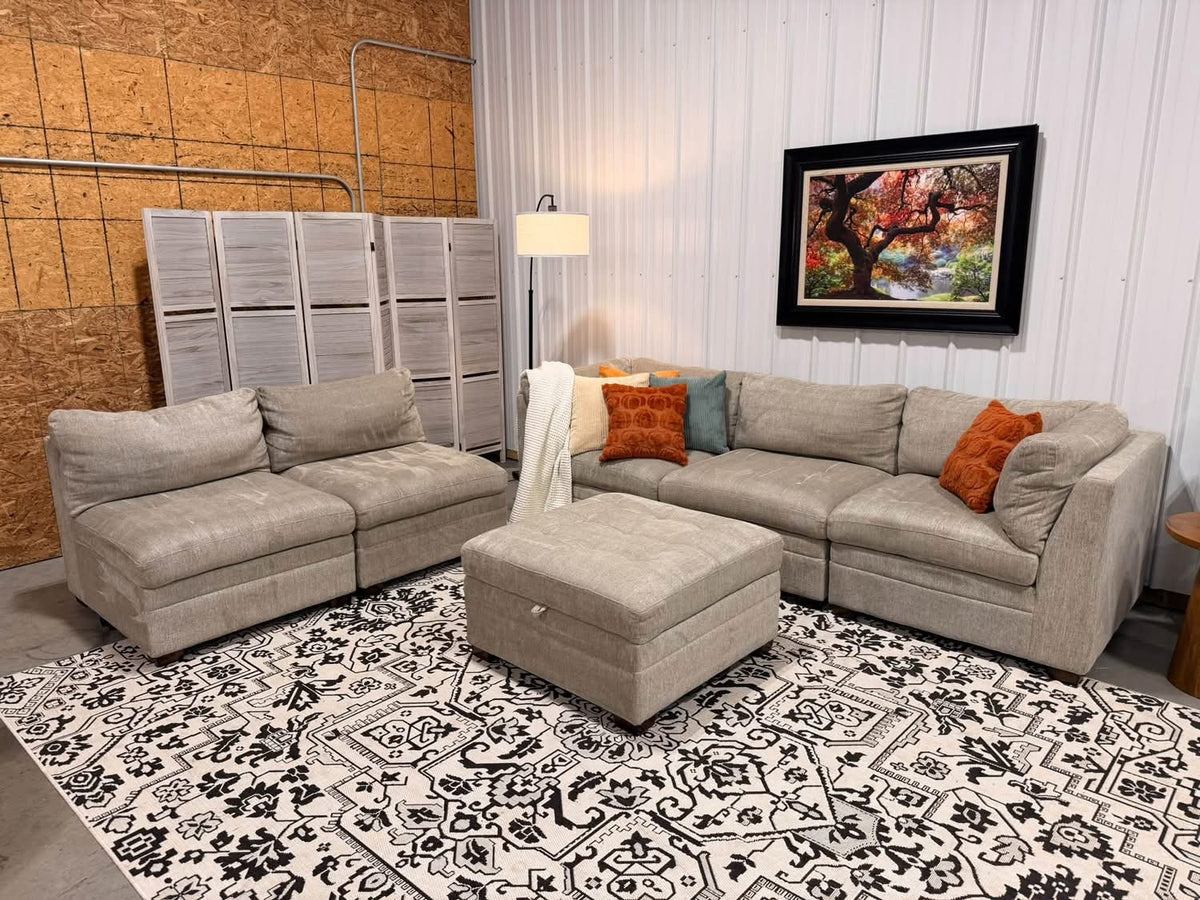 5 Piece Thomasville Tisdale Modular Sectional + Storage Ottoman