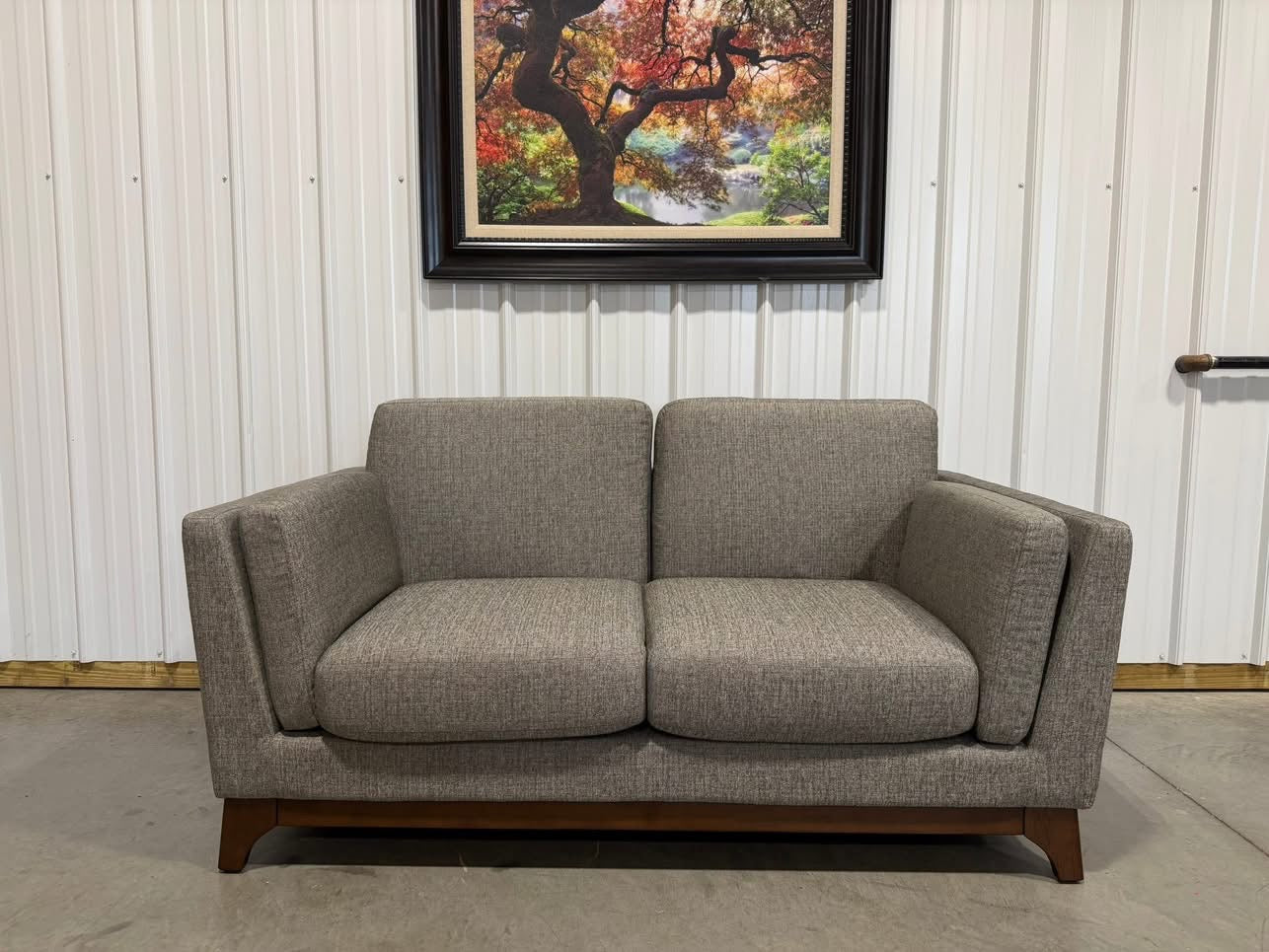NEW Article “Centi” Loveseat