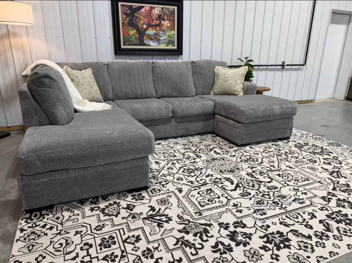 3 Piece Like New Gray Comfy Sectional