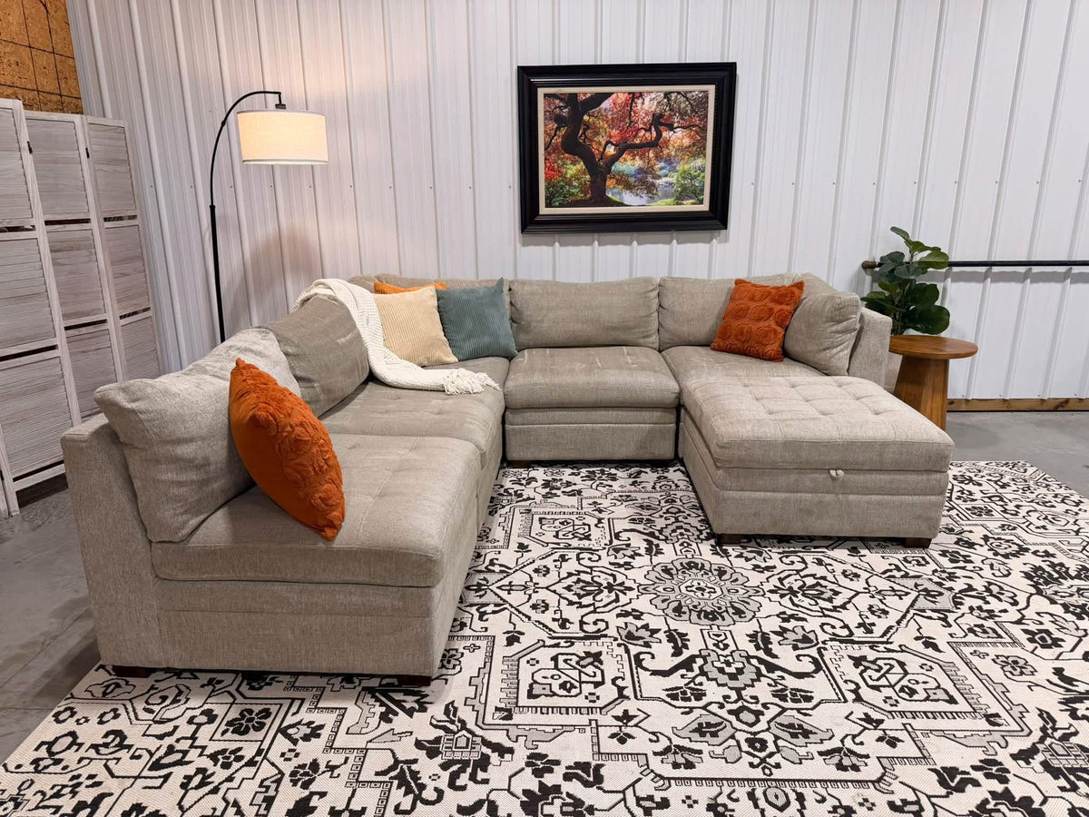 5 Piece Thomasville Tisdale Modular Sectional + Storage Ottoman