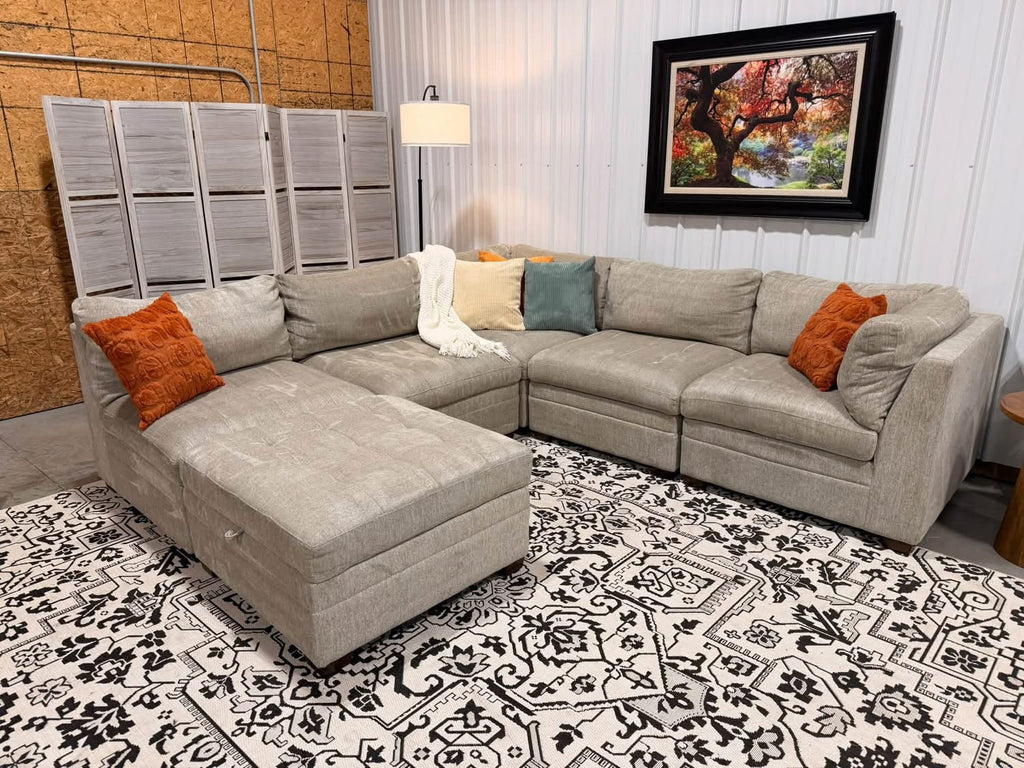 5 Piece Thomasville Tisdale Modular Sectional + Storage Ottoman